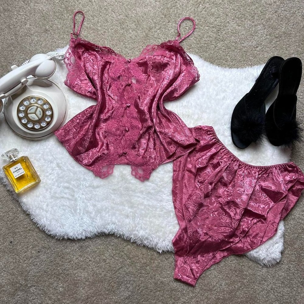 New with original tag! Absolutely gorgeous Vintage GOLD LABEL Victoria’s Secret!